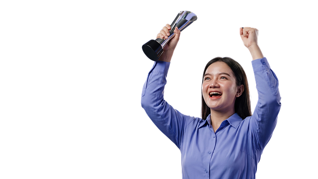 유튜브 어워즈 트로피와 은색 플레이 버튼 근접 촬영