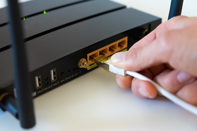 HDMI 캡처 카드가 컴퓨터에 연결된 모습